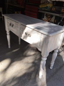distressed-beach-table